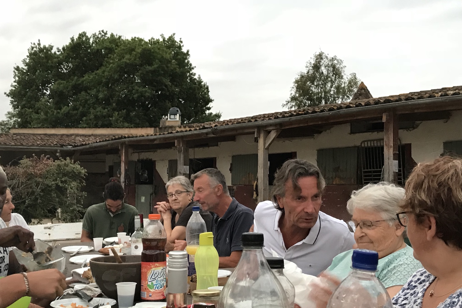 A relaxed meal at the stables